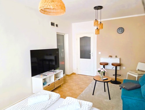 Cozy & Colourful 1Bed Apartment with Free Parking 3 hosty.bg