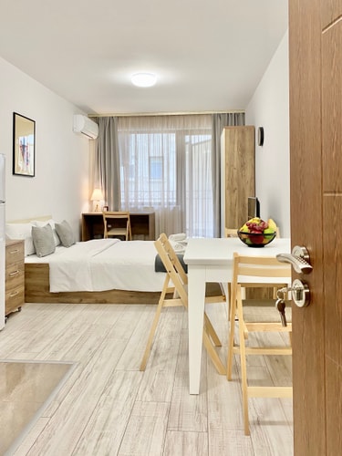 Cozy Studio next to State Opera with Work Space 6 hosty.bg