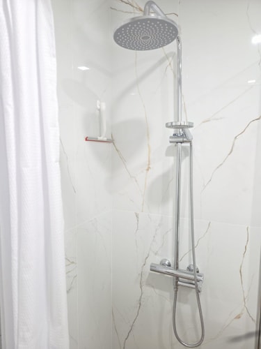 Cozy & Colourful 1Bed Apartment with Free Parking 5 hosty.bg