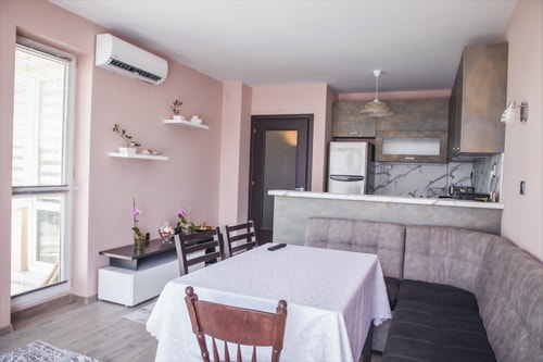 Bright apartment for 5 guests with free parking 19 hosty.bg