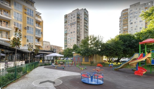 Bright apartment for 5 guests with free parking 10 hosty.bg