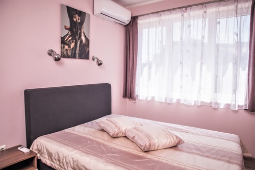 Bright apartment for 5 guests with free parking 23 hosty.bg