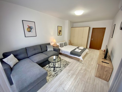 Top Location Apartment with 2 Baths  for 6 Guests 12 hosty.bg