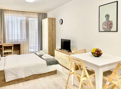 Cozy Studio next to State Opera with Work Space 3 hosty.bg