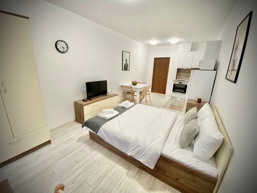 Cozy Studio next to State Opera with Work Space 15 hosty.bg