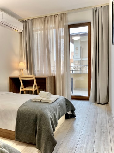 Top Location Apartment with 2 Baths  for 6 Guests 26 hosty.bg