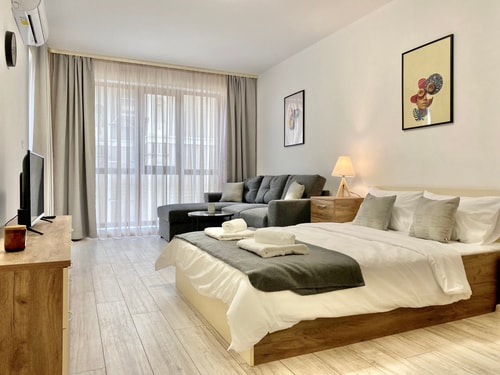 Top Location Apartment with 2 Baths  for 6 Guests 4 hosty.bg