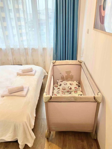 Art Apartment for 4 People  Free Parking & Wifi 56 hosty.bg
