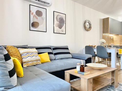 Art Apartment for 4 People  Free Parking & Wifi 40 hosty.bg