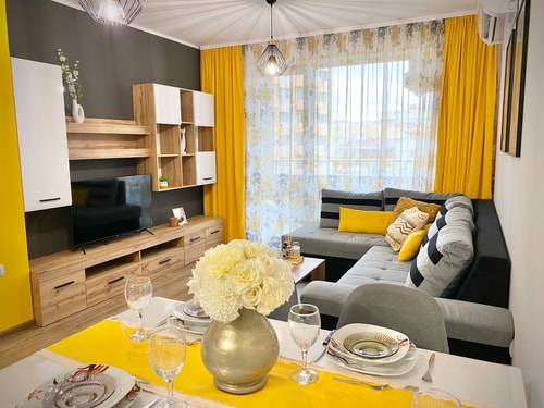 Art Apartment for 4 People  Free Parking & Wifi 51 hosty.bg