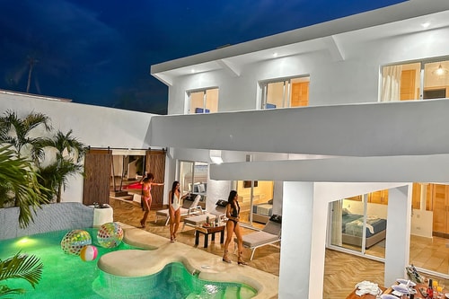 Beach Villa for 18 Guests –2 Pools, Jacuzzi & Maid