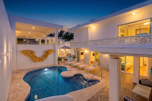 28 Guests | 14BR Beach Villa | 4 Pools & Jacuzzis