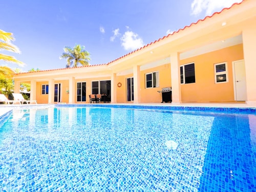 Beach Villa Royal with Jacuzzi, Pool, BBQ & Maid