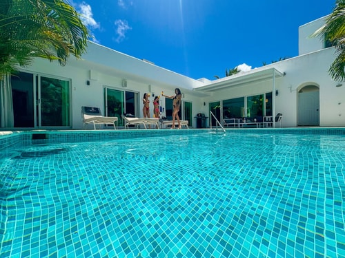 Beach Villa Rubi with private Pool, BBQ & Maid