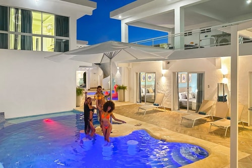 Beach Villa Blanca | 11BR | 3 Pools & Jacuzzi