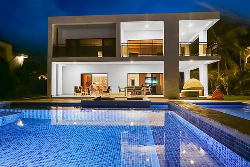 Beach Villa Luna with Pool & Jacuzzi, BBQ & Maid