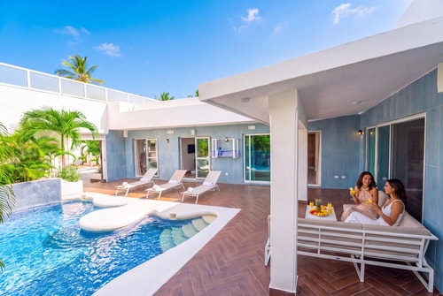 6BR Beach Resort Villa Azure | 2 Pools | Cinema