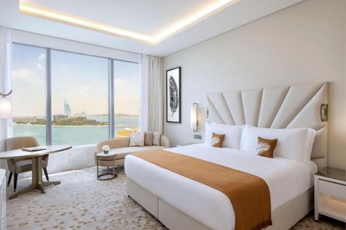 ULTRA LUXRY DELUXE KING ROOM | THE PALM