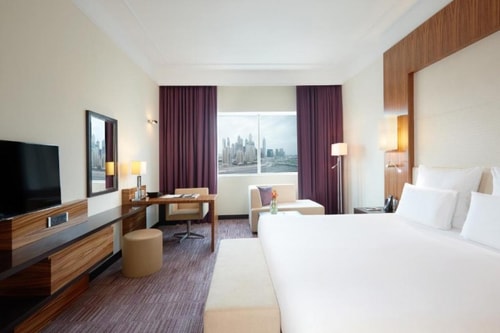 SUPERIOR KING ROOM AT JLT | LUXURY ALL AROUND