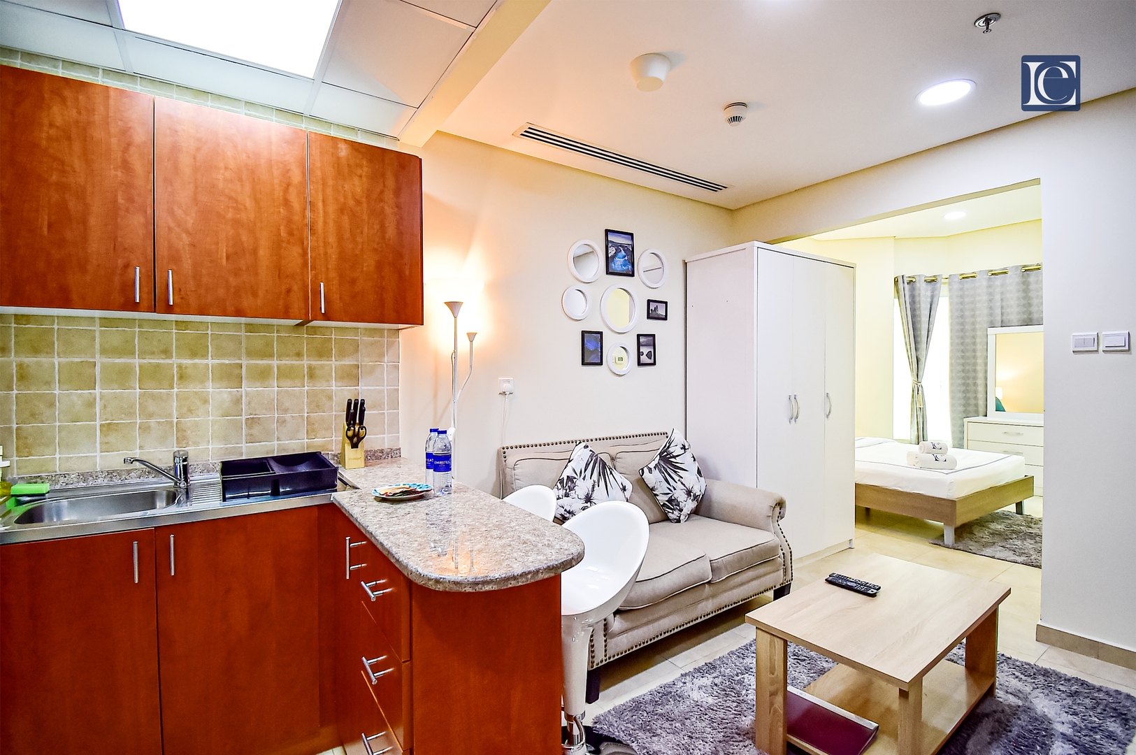 Cozy studio with Open kitchen in Dubai Gate 2 JLT 18 Vacation Homes
