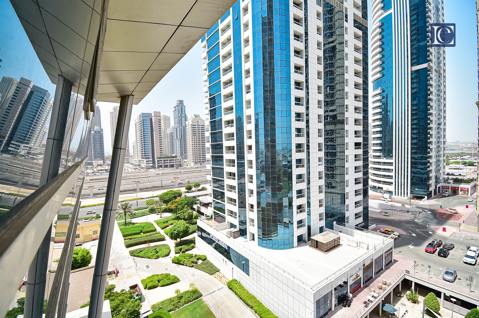 Modern 1BR near the Metro in Armada Tower 3 - AWD 21 Vacation Homes