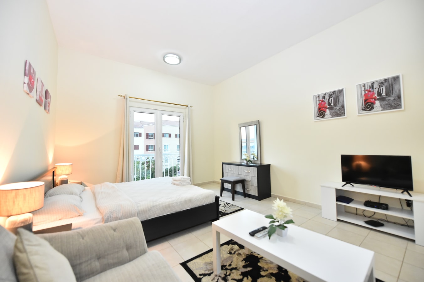 Budget Studio with Garden View near Metro 5 Vacation Homes