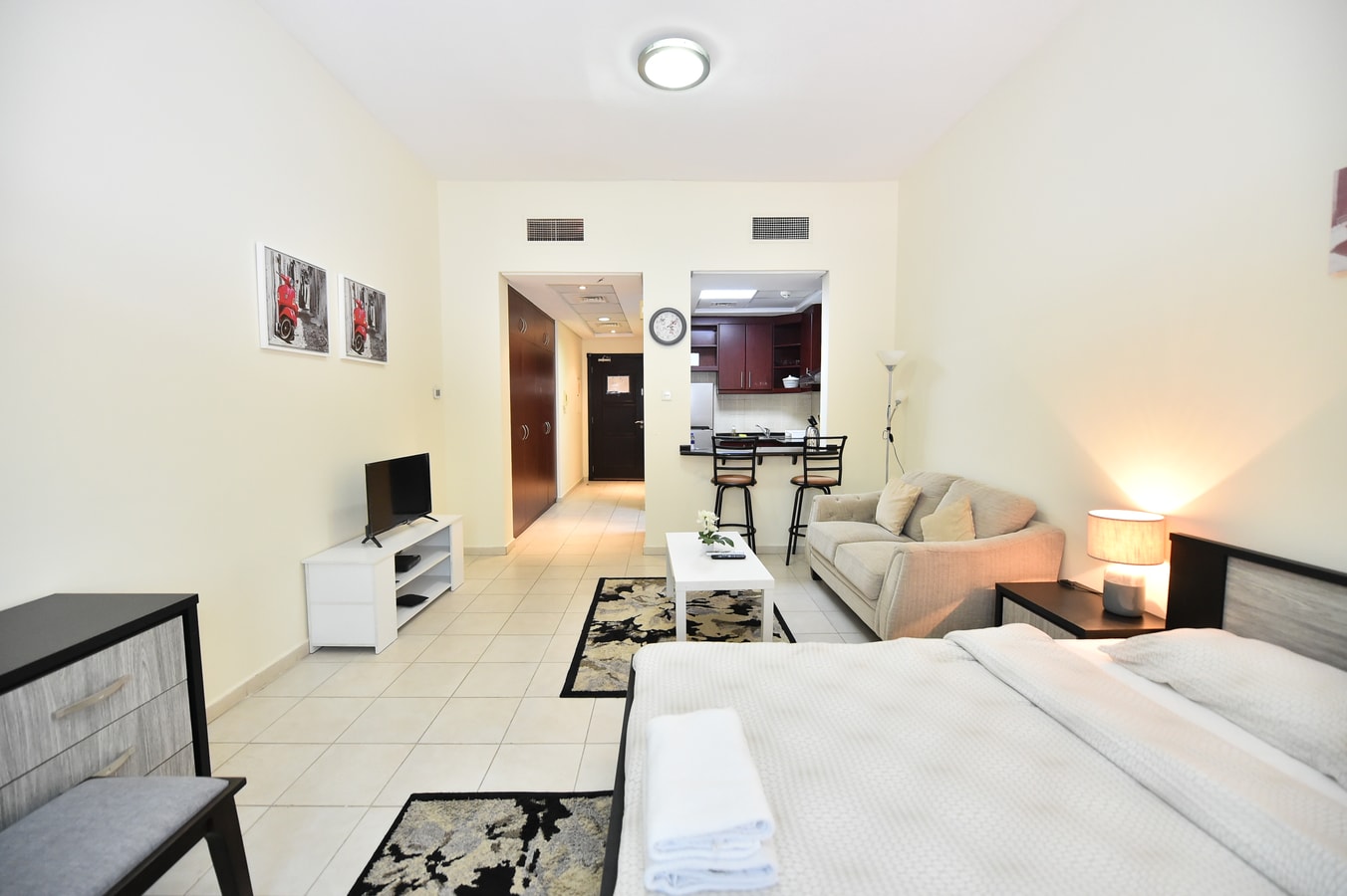 Budget Studio with Garden View near Metro 7 Vacation Homes