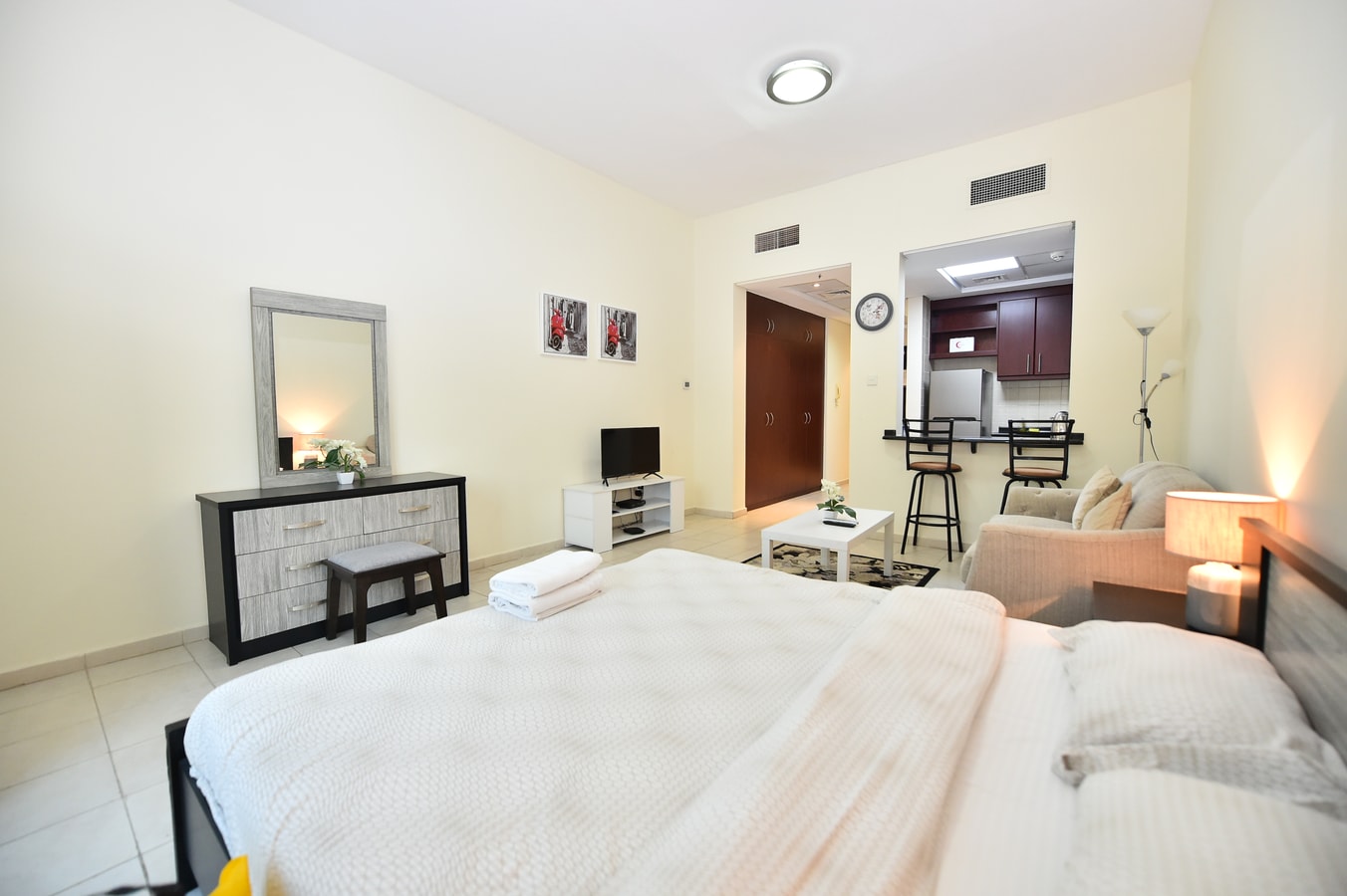 Budget Studio with Garden View near Metro 8 Vacation Homes