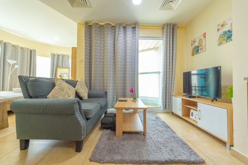 Modern furnished studio with balcony in JLT - BRK 1 Luxury Escapes