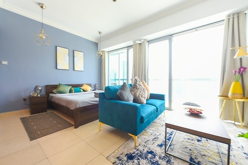 Chic Studio with Balcony in 8 Blvd Tower Downtown