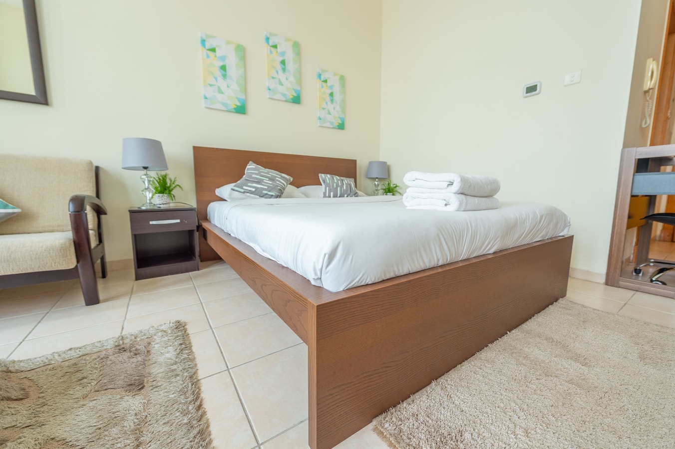 Spacious Studio in Discover Gardens 5 Vacation Homes