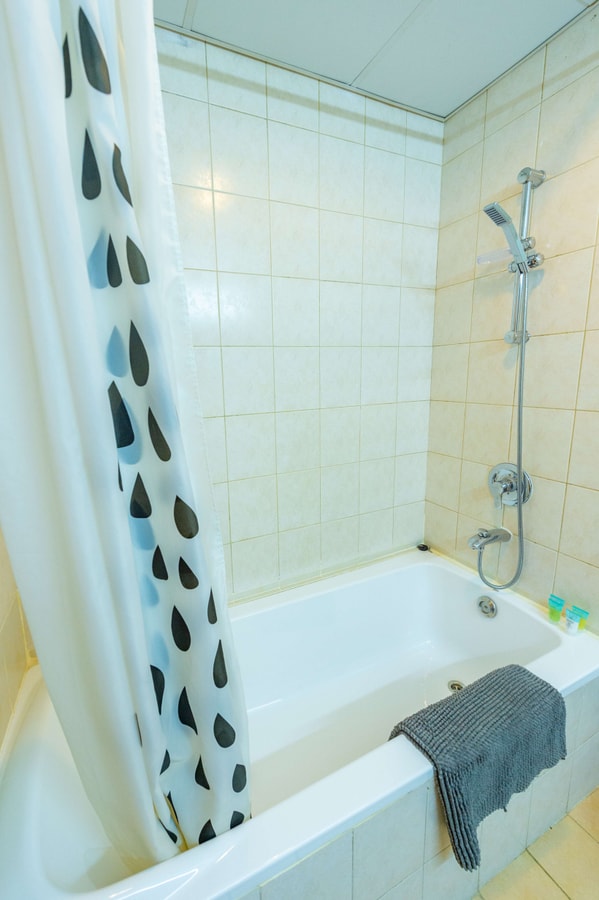 Stylish Studio next to metro -  Discovery Gardens 8 Vacation Homes