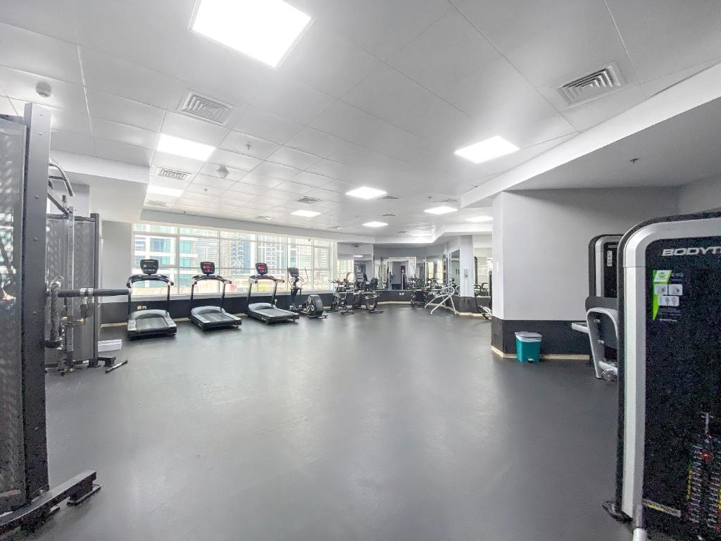 Budget Studio in Dubai Gate 2 JLT - Near Metro 17 Vacation Homes