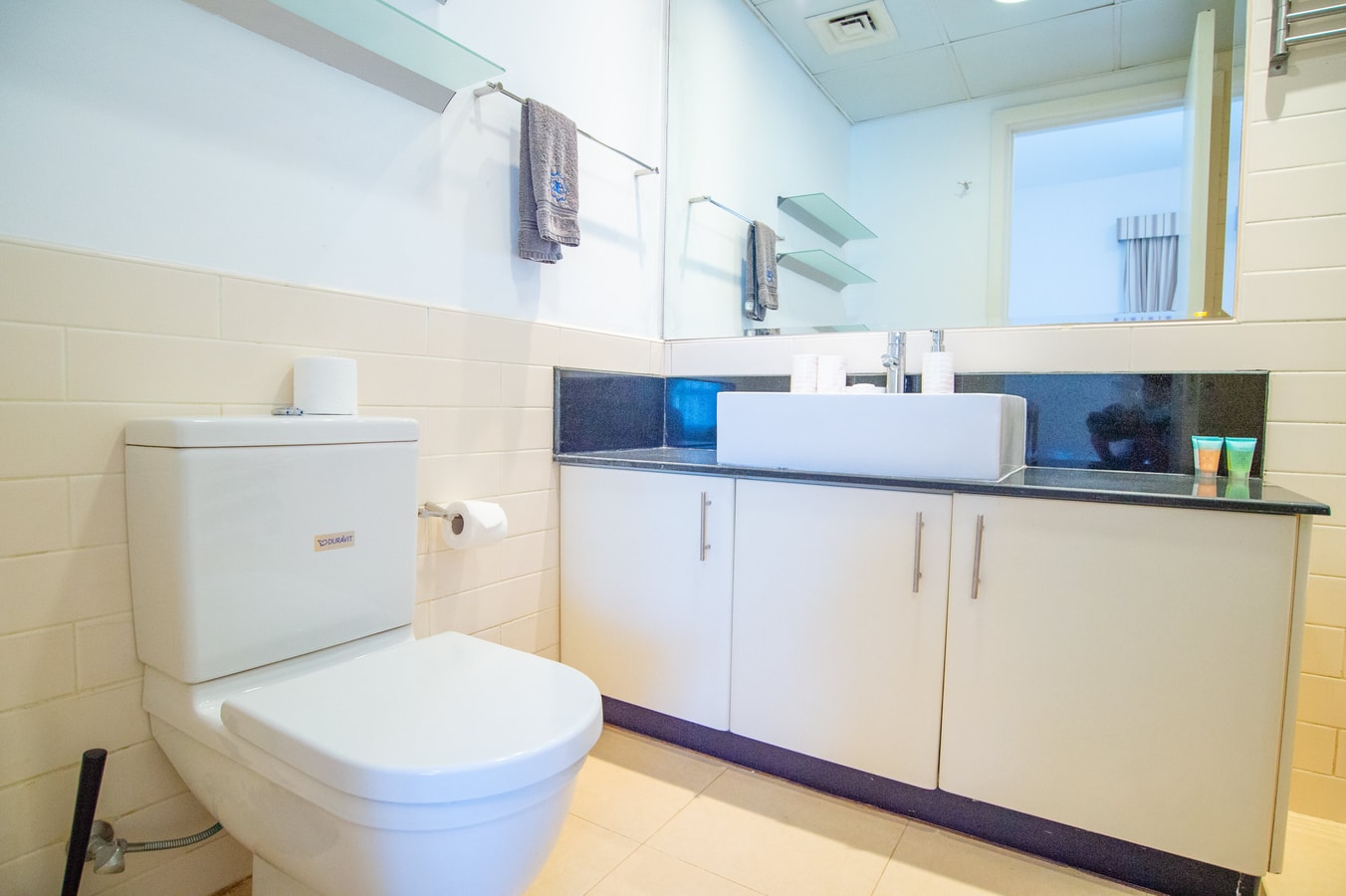 Stunning 2BR Apt in Yacht Bay Marina - Near Metro 11 Vacation Homes