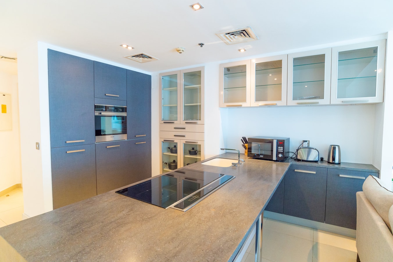 Stunning 2BR Apt in Yacht Bay Marina - Near Metro 8 Vacation Homes