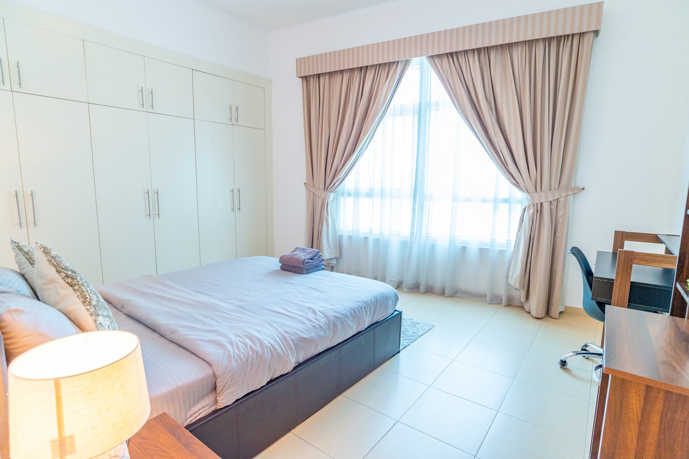Stunning 2BR Apt in Yacht Bay Marina - Near Metro 6 Vacation Homes