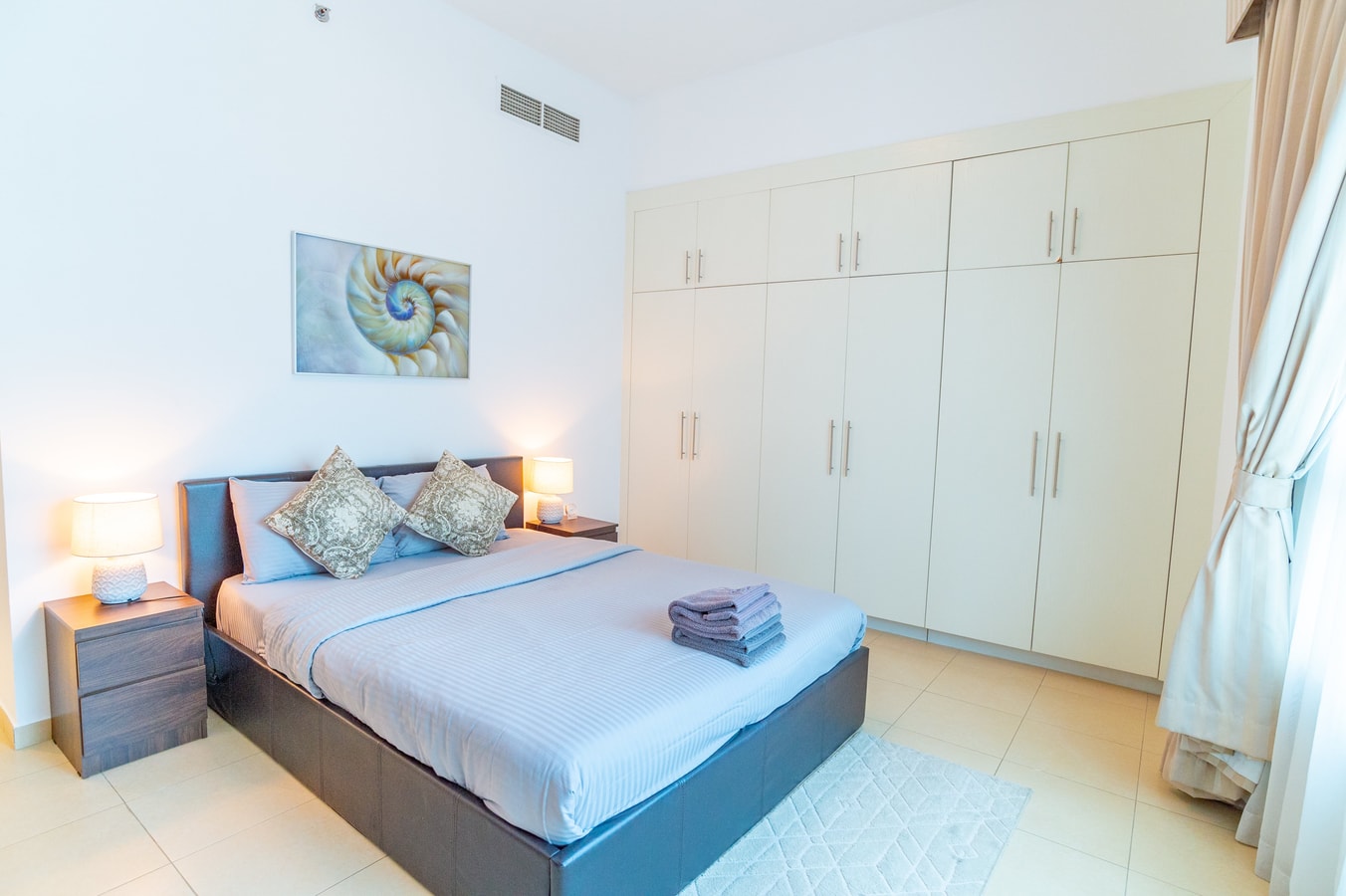 Stunning 2BR Apt in Yacht Bay Marina - Near Metro 7 Vacation Homes