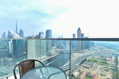 Dubai Canal View 1 BR Premium Apt - Amna Tower 13 Luxury Escapes