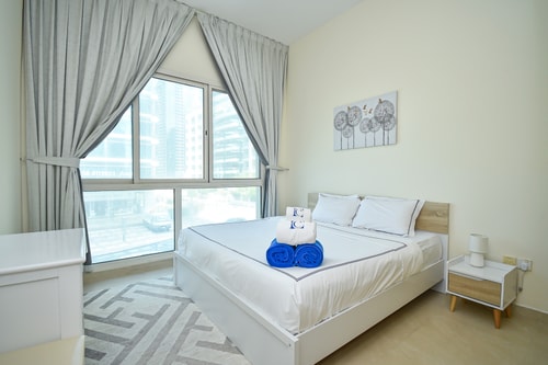 Cozy 1 BR + study in Dubai Marina - PRK 5 Luxury Escapes