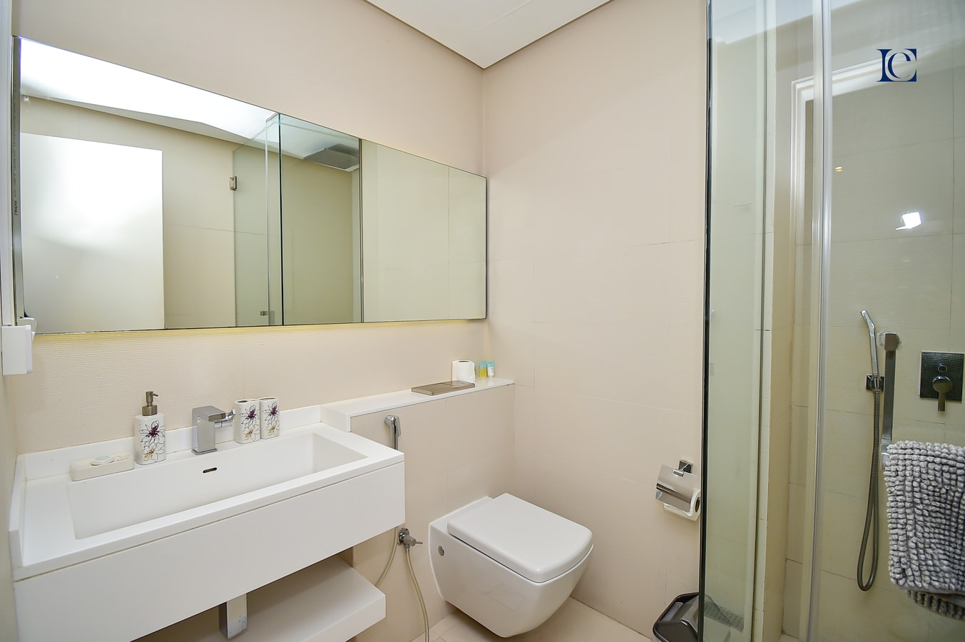 Studio in Dubai Marina close to metro -West Avenue 8 Vacation Homes