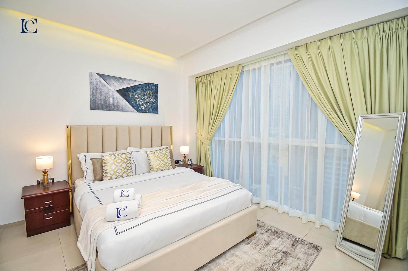 Luxury 1BR Apt with Balcony in Marina -West Avenue 7 Vacation Homes