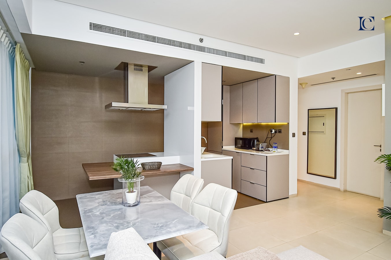 Luxury 1BR Apt with Balcony in Marina -West Avenue 4 Vacation Homes