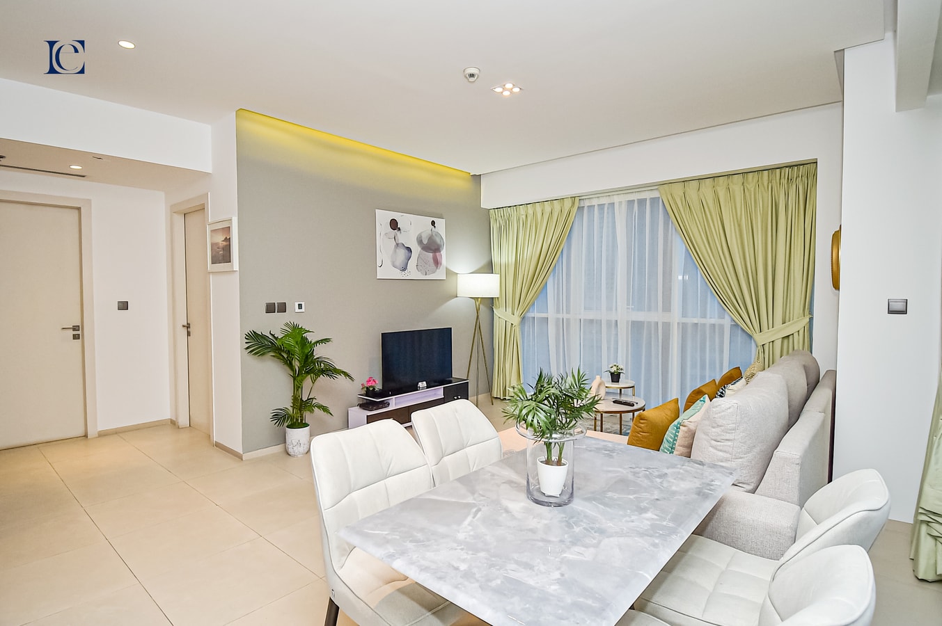 Luxury 1BR Apt with Balcony in Marina -West Avenue 2 Vacation Homes