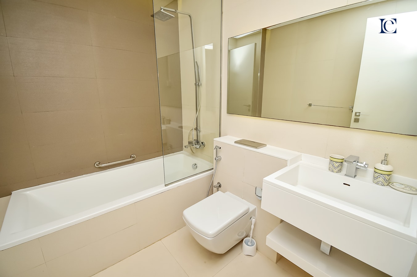 Luxury 1BR Apt with Balcony in Marina -West Avenue 12 Vacation Homes
