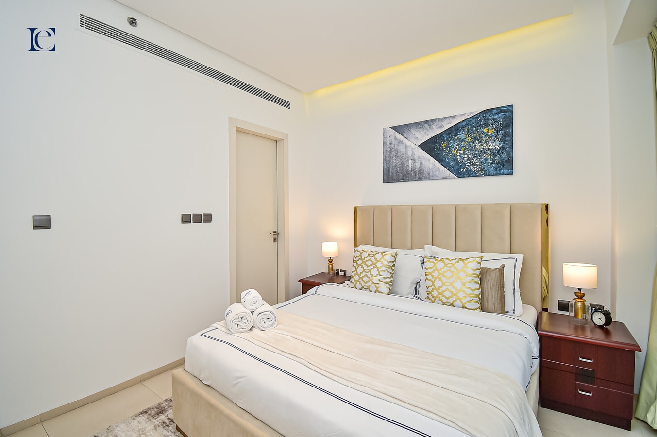 Luxury 1BR Apt with Balcony in Marina -West Avenue 9 Vacation Homes