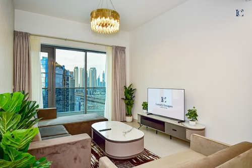 Stylish 1BR with Downtown Skyline View - The Bay 6 Luxury Escapes