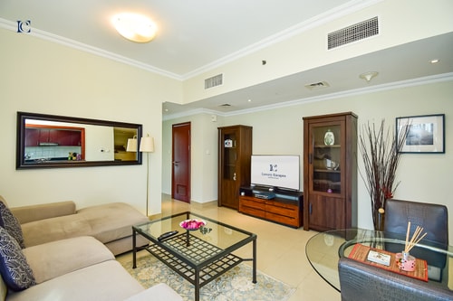 Budget 1BR Apt in Time Place Marina - Near Metro 2 Luxury Escapes