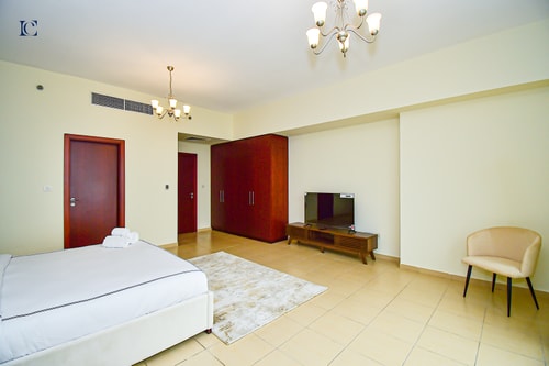 Amazing Sea-view 4BR + Maids in JBR Beach - Shams 20 Luxury Escapes