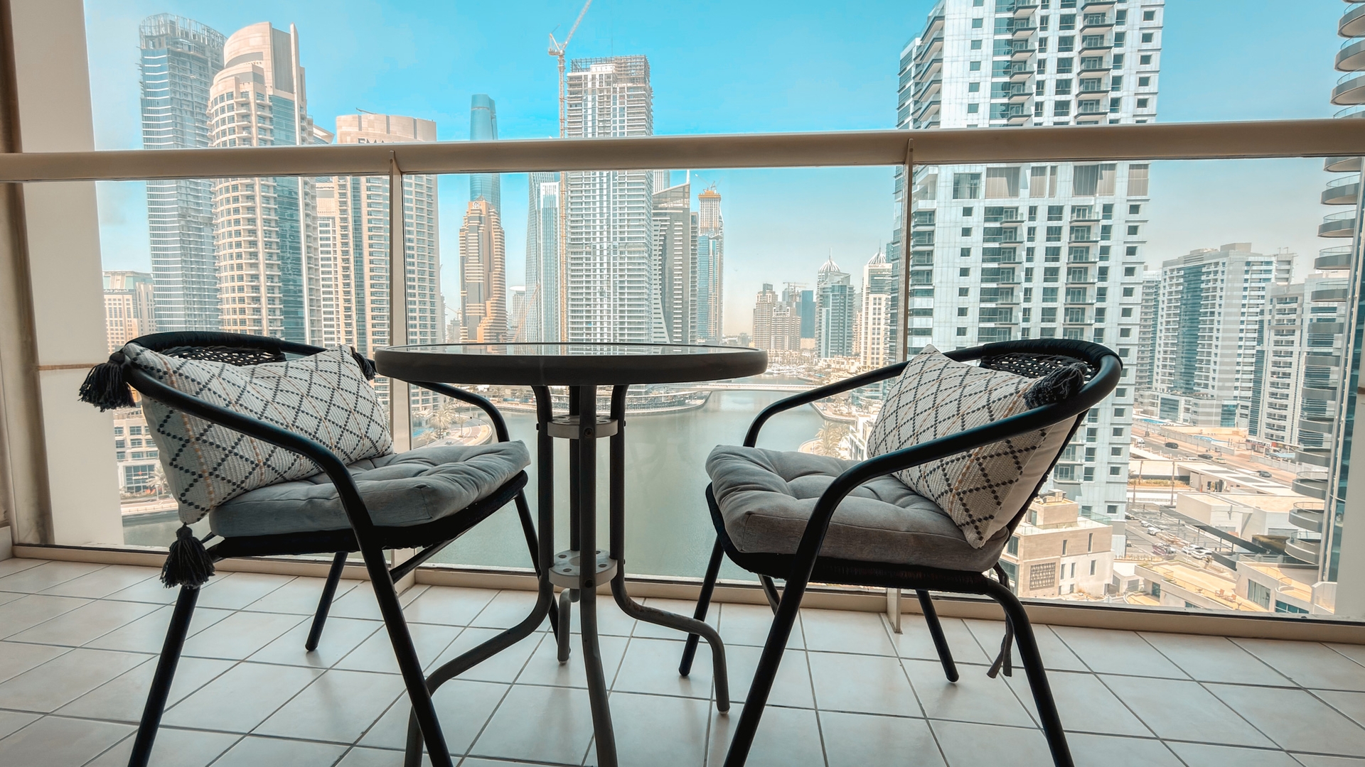 MVT - 1BR with Balcony & Stunning Marina View. 5 Vacation Homes