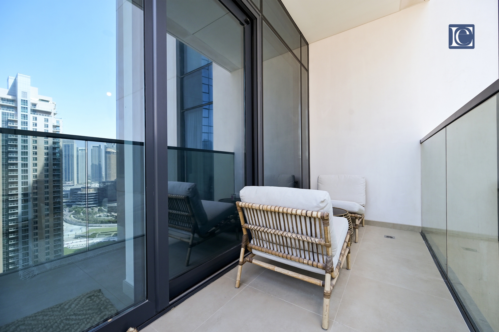 Stylish Downtown Dubai Stay |Act 1 Act 2 Tower 1 2 Vacation Homes